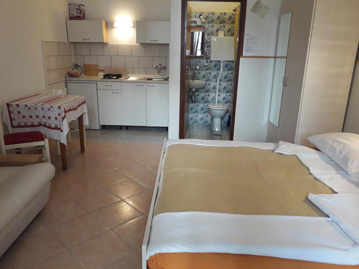 Apartmani Ana Novi V. - Studio Novi Vinodolski Eksteriør bilde